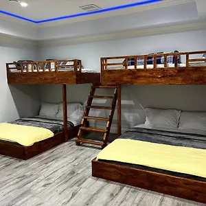 Modern Spacious For Big Group Abbotsford