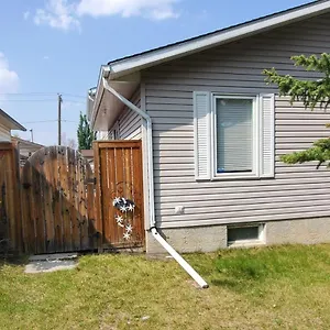 Private Studio House Homestay Calgary